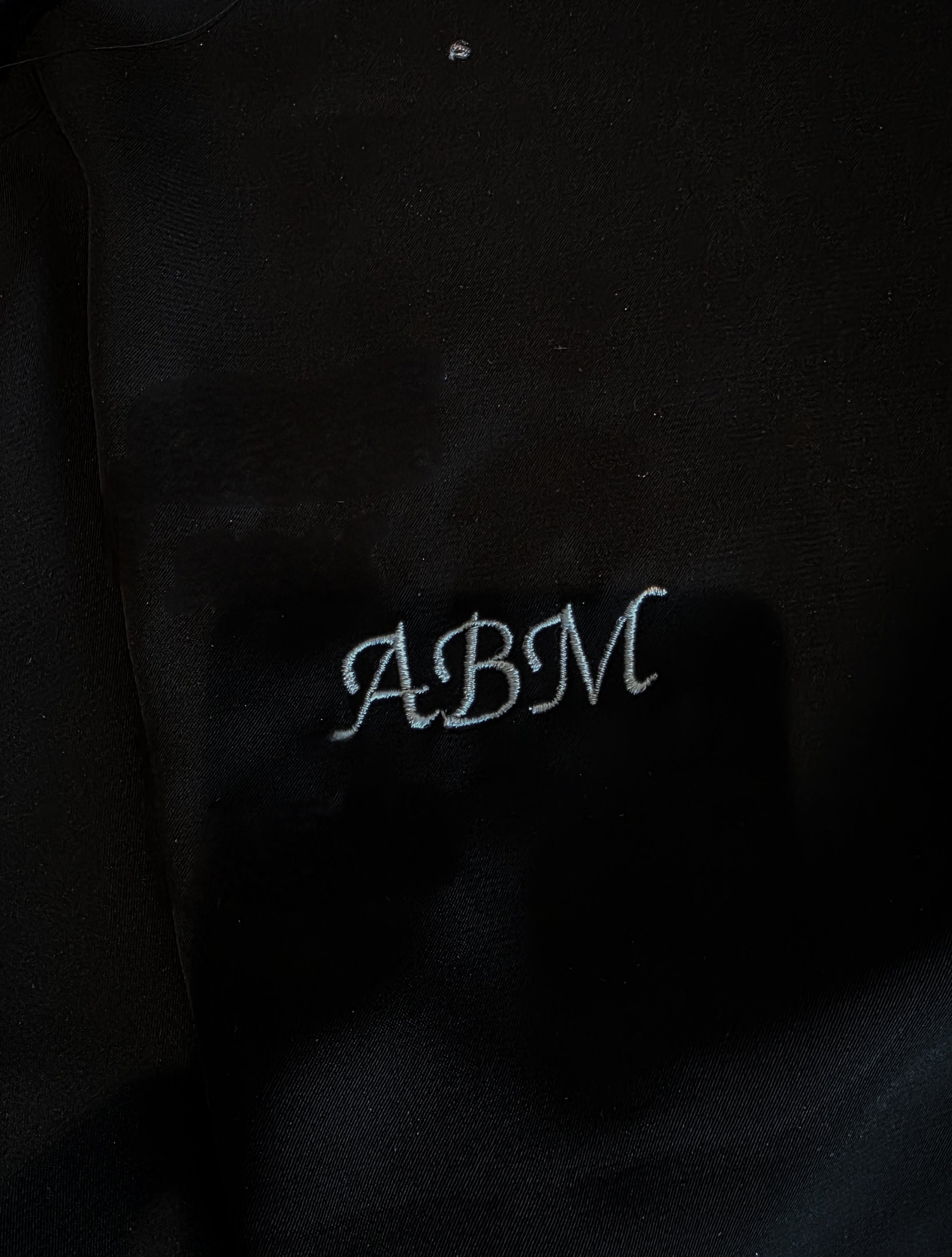 The Huwaila Abaya – Classic Black Abaya with Pleated Collar and Cuffs