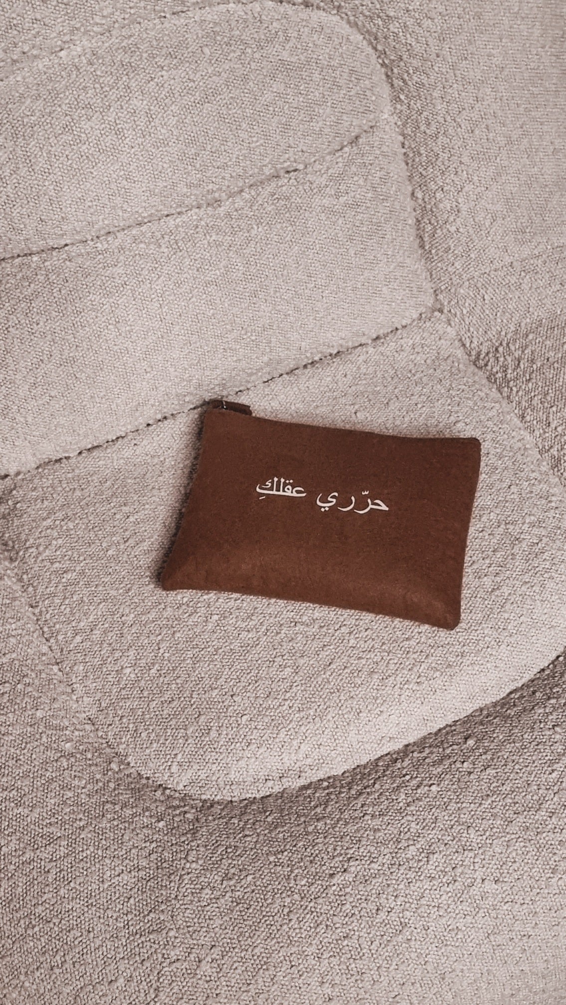 minimalist bag with quote free your mind on a white minimalistic couch UAE, KSA, Qatar