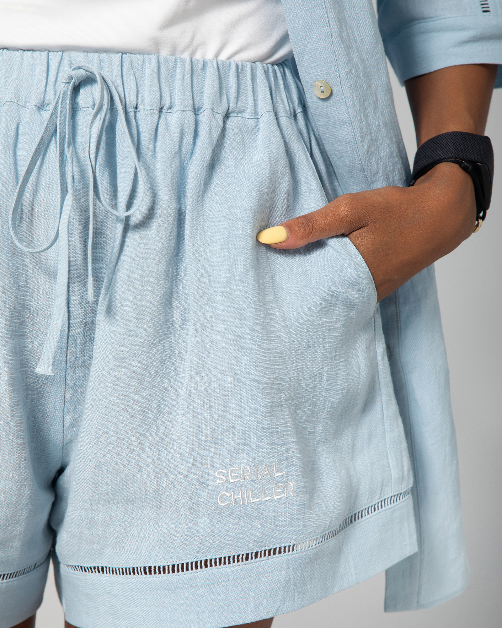 The Serial Chiller linen set in Blue