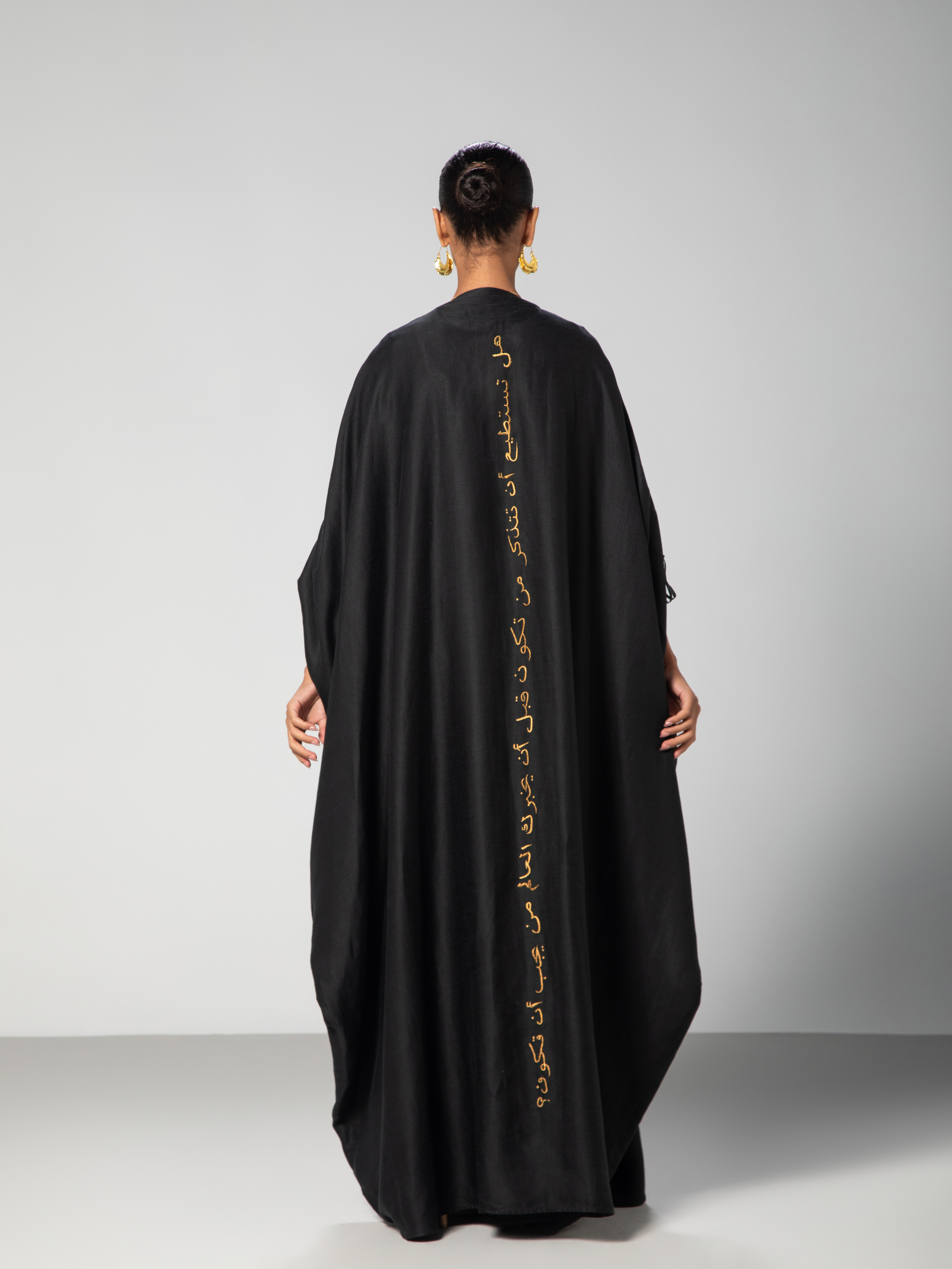 Abaya with adjustable sleeves