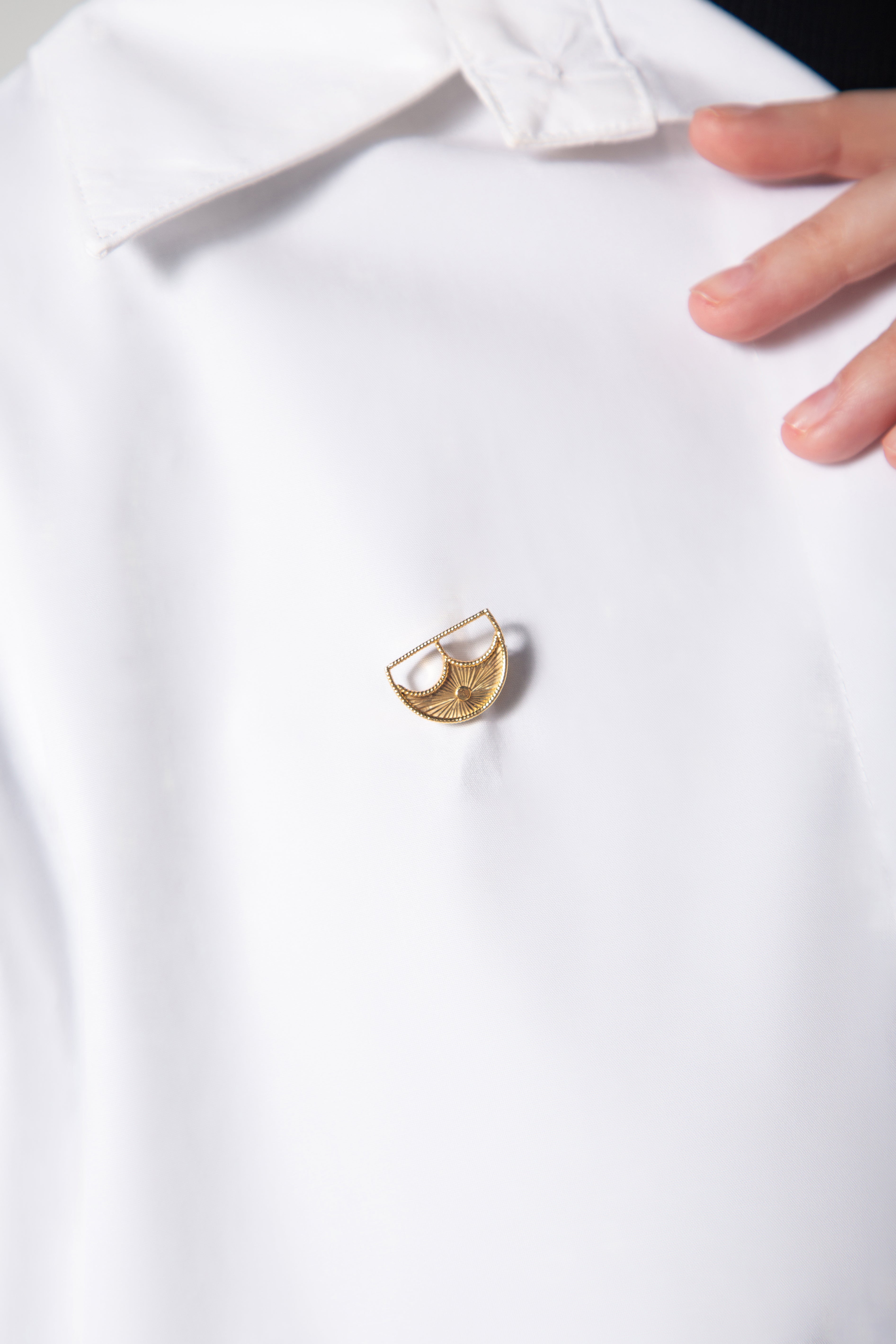 Close-up of The Batoolah Brooch 18K Gold styled on a white shirt, showcasing the 18K solid gold finish and its elegant cultural silhouette KSA UAE Qatar